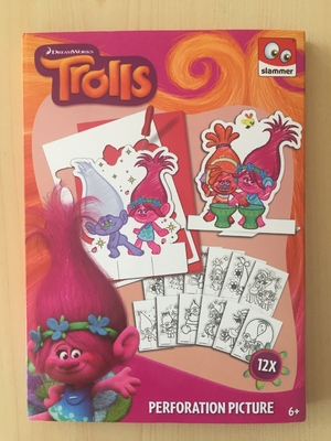 Les trolls dessinant le cadeau d'ensembles place les articles créatifs des blocs - notes DIY de carnets pour des enfants